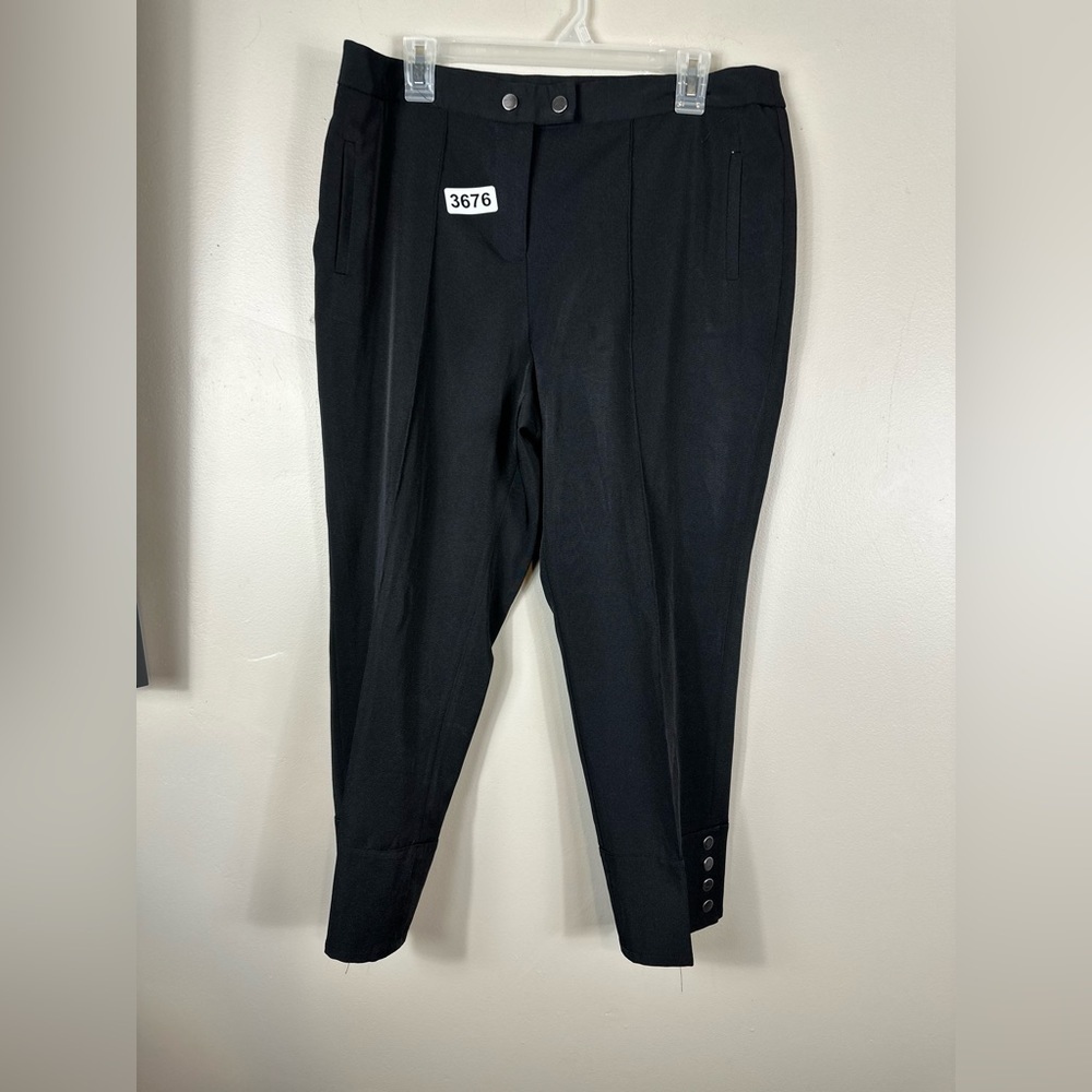 Cato black capri 14 zip 2 snaps 17-1/2  w 12” rise 25” inseam 4 snaps ankles